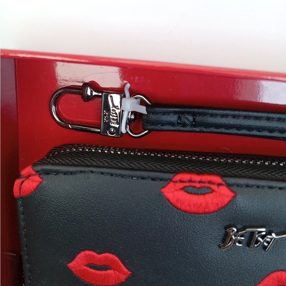 Betsey Johnson Black Wristlet with Red Lip Design NWT - Picture 2 of 4